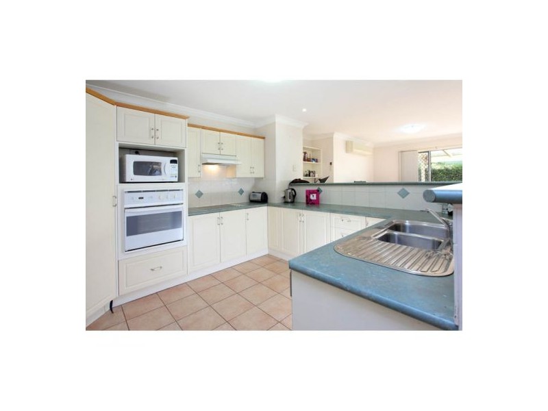 4 Kensington Close, Carindale QLD 4152