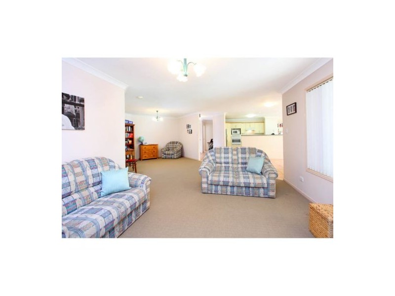 4 Kensington Close, Carindale QLD 4152