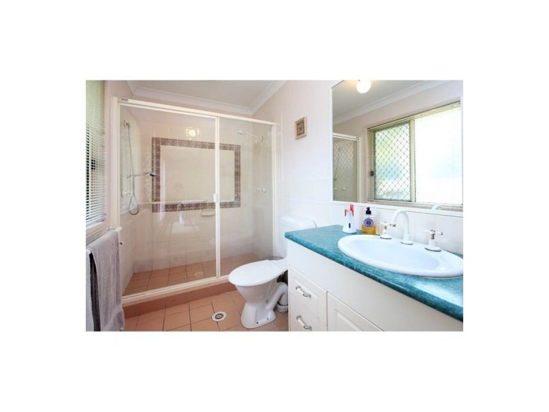 4 Kensington Close, Carindale QLD 4152