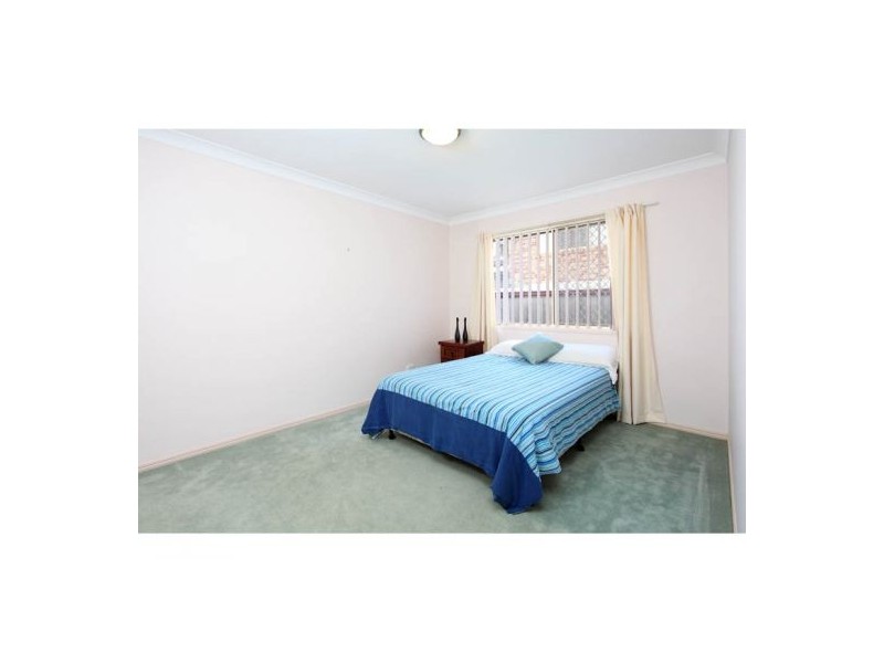 4 Kensington Close, Carindale QLD 4152