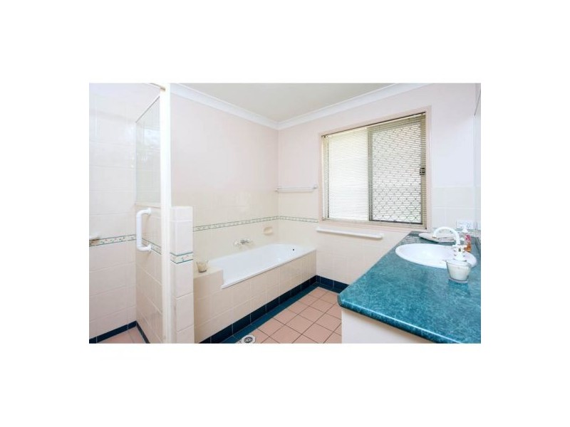 4 Kensington Close, Carindale QLD 4152