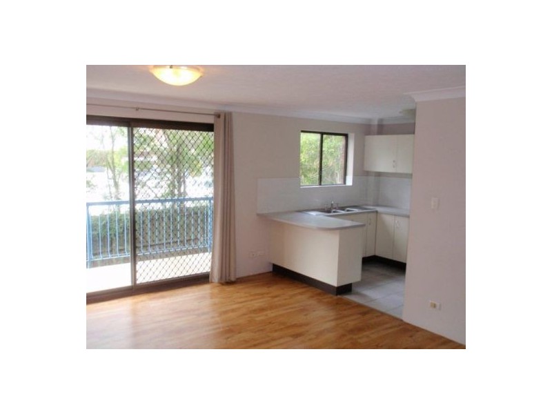 4/12 Crown Street, Holland Park West QLD 4121