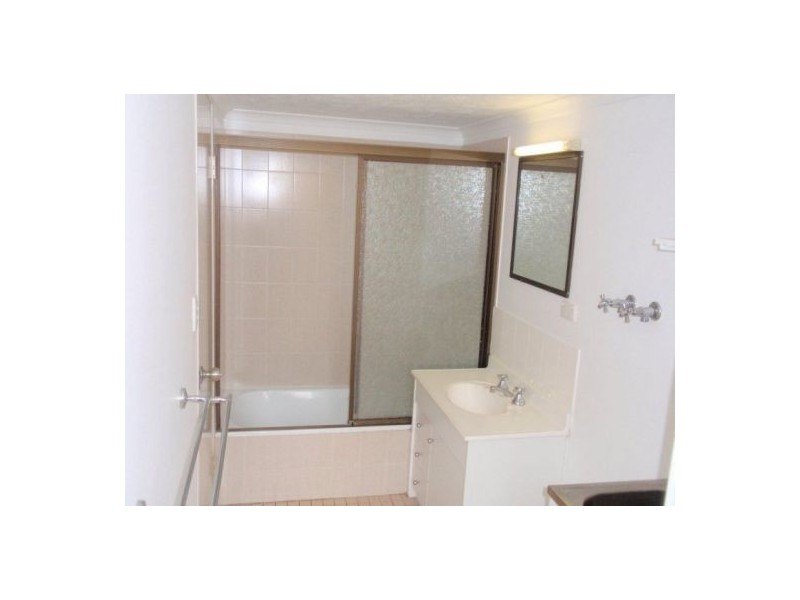 4/12 Crown Street, Holland Park West QLD 4121