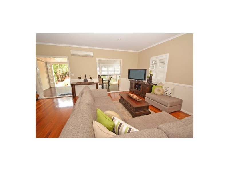 67a Raven Street, Camp Hill QLD 4152