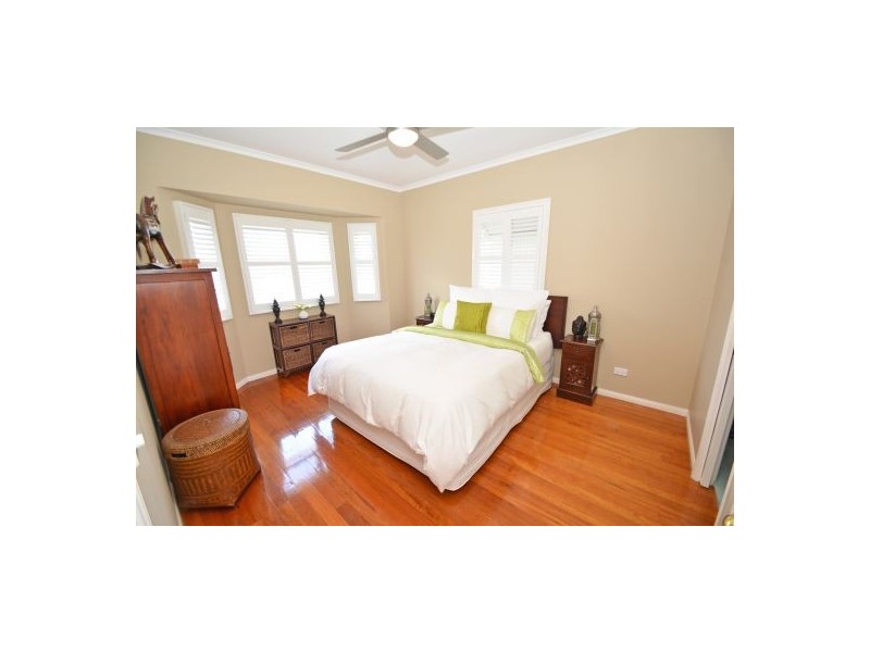 67a Raven Street, Camp Hill QLD 4152