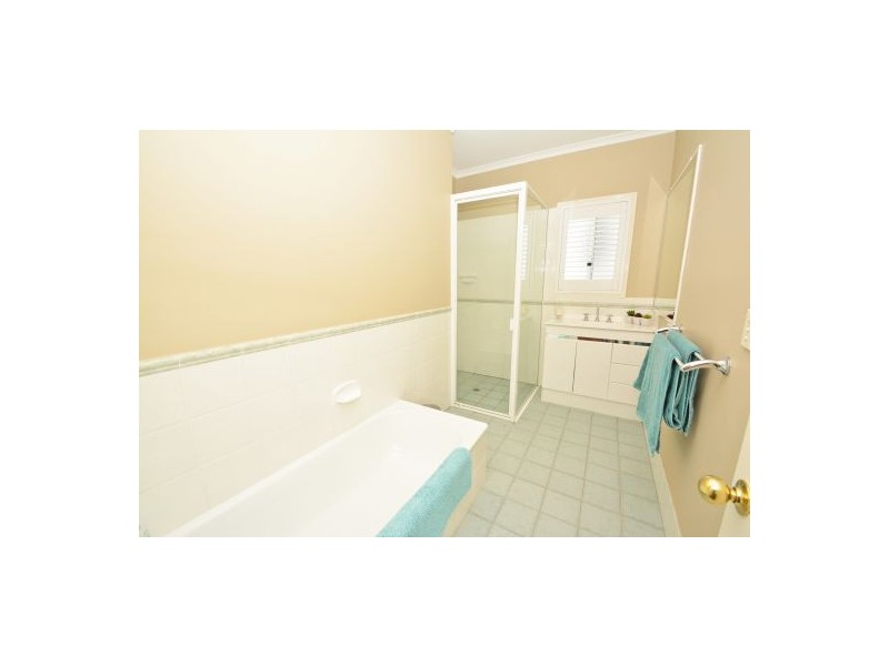 67a Raven Street, Camp Hill QLD 4152