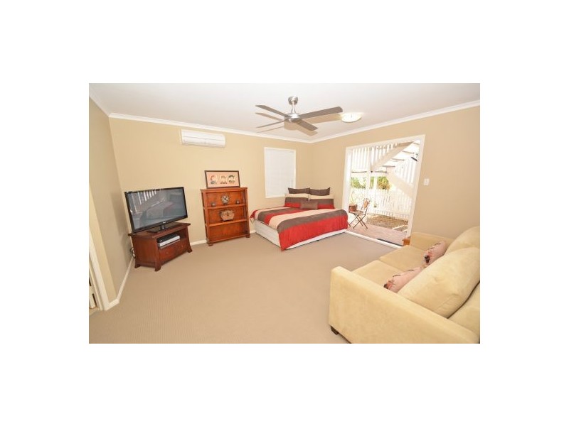 67a Raven Street, Camp Hill QLD 4152