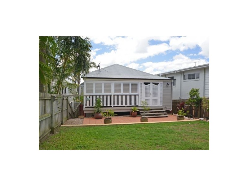 67a Raven Street, Camp Hill QLD 4152