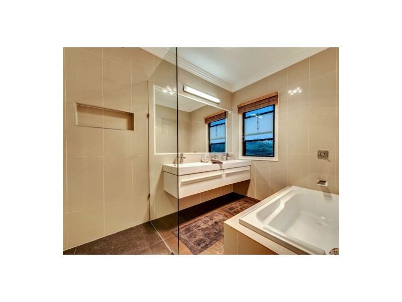 15 Snowden Street, Tarragindi QLD 4121