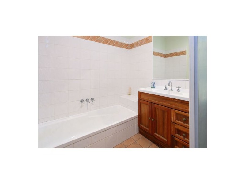 20 Tiburtina Crescent, Seven Hills QLD 4170