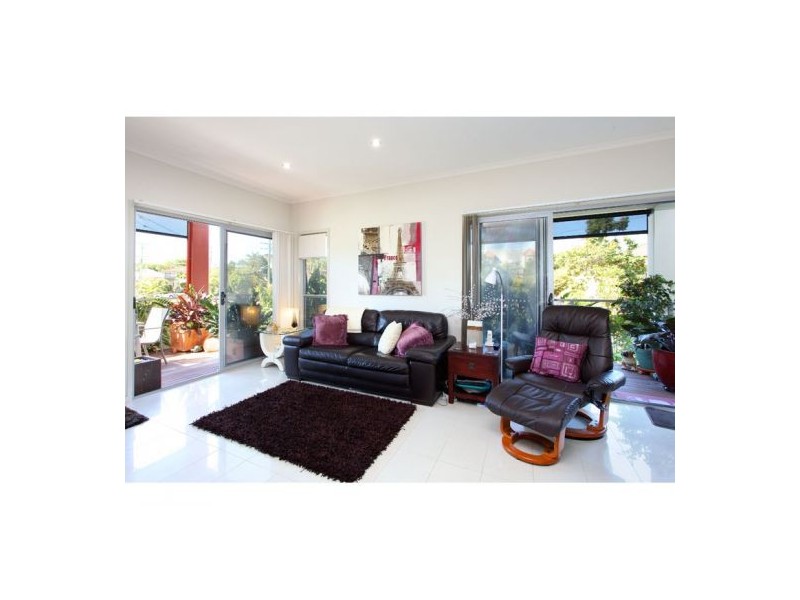 15 Ames Street, Coorparoo QLD 4151