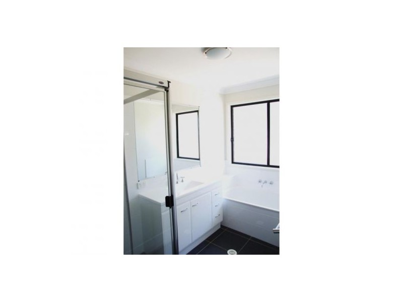 8 Nordenfeldt Road, Cannon Hill QLD 4170