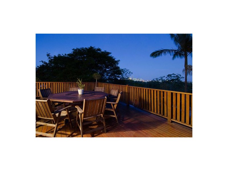 142 Simpsons Rd, Bardon QLD 4065