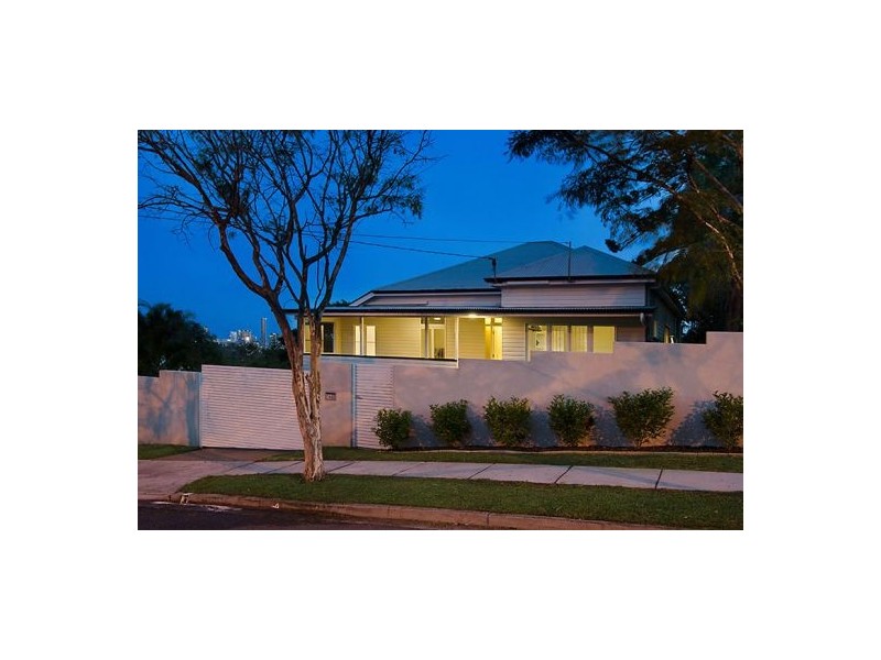 142 Simpsons Rd, Bardon QLD 4065