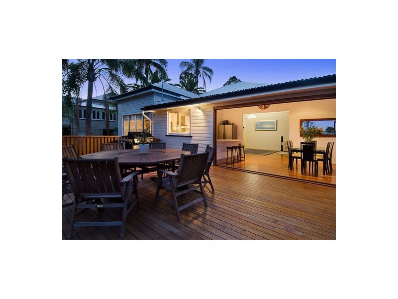 142 Simpsons Rd, Bardon QLD 4065