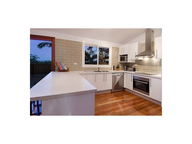 142 Simpsons Rd, Bardon QLD 4065