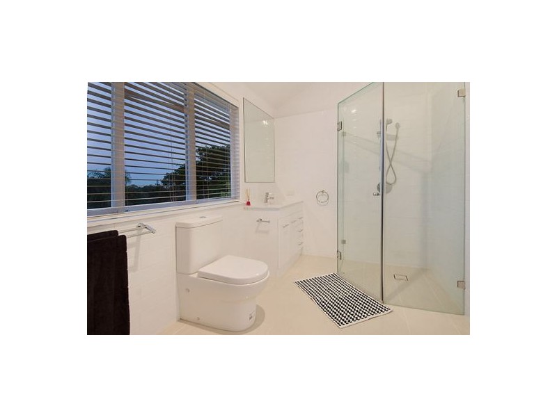 142 Simpsons Rd, Bardon QLD 4065