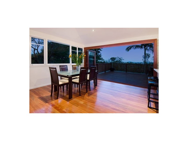 142 Simpsons Rd, Bardon QLD 4065