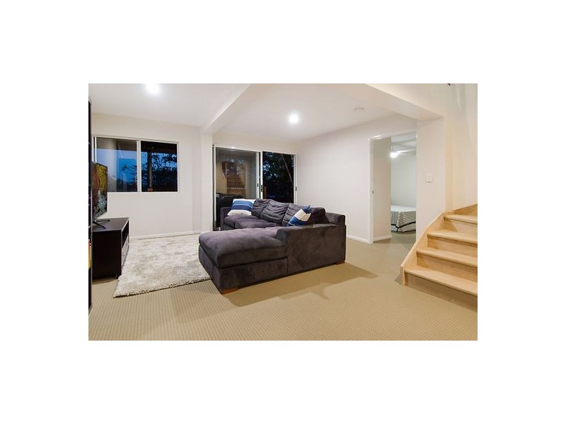 142 Simpsons Rd, Bardon QLD 4065