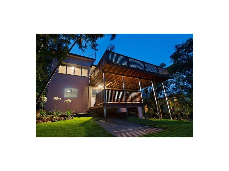 142 Simpsons Rd, Bardon QLD 4065