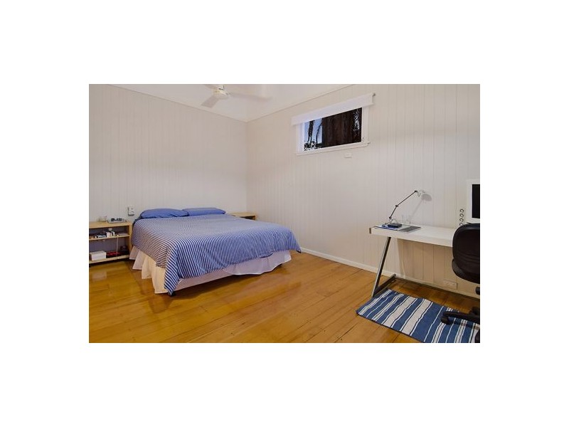 142 Simpsons Rd, Bardon QLD 4065