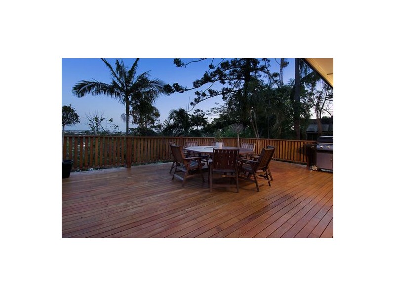 142 Simpsons Rd, Bardon QLD 4065