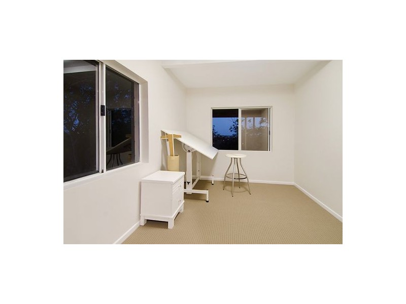142 Simpsons Rd, Bardon QLD 4065