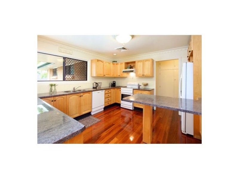 8 Bluebell Street, Mansfield QLD 4122