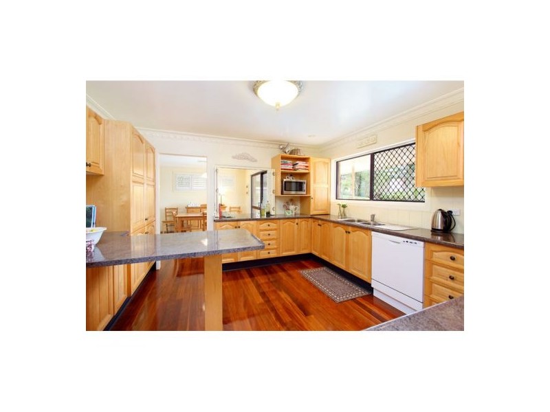 8 Bluebell Street, Mansfield QLD 4122