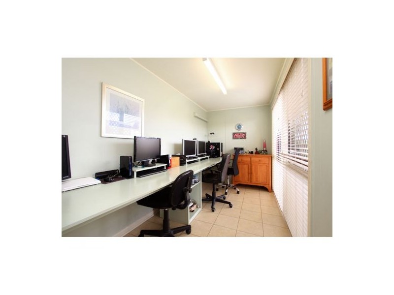 8 Bluebell Street, Mansfield QLD 4122