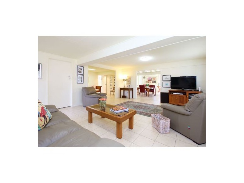 8 Bluebell Street, Mansfield QLD 4122