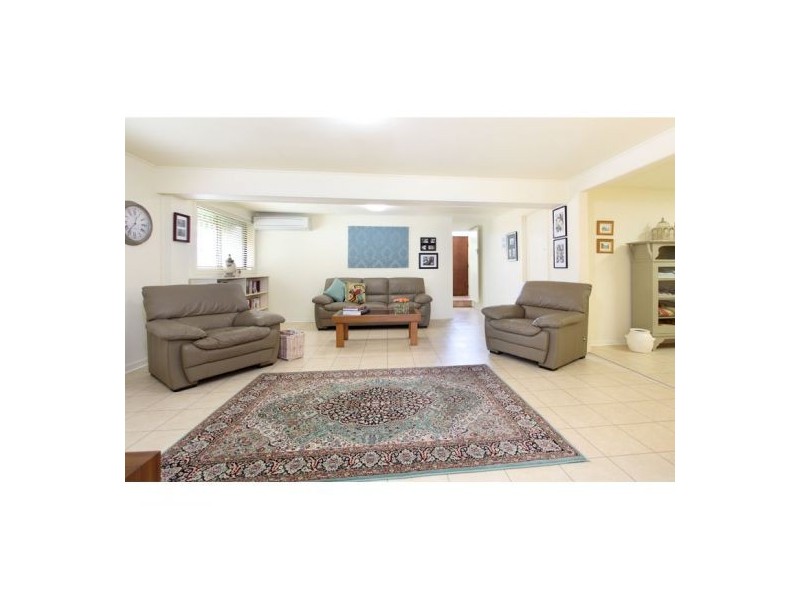 8 Bluebell Street, Mansfield QLD 4122