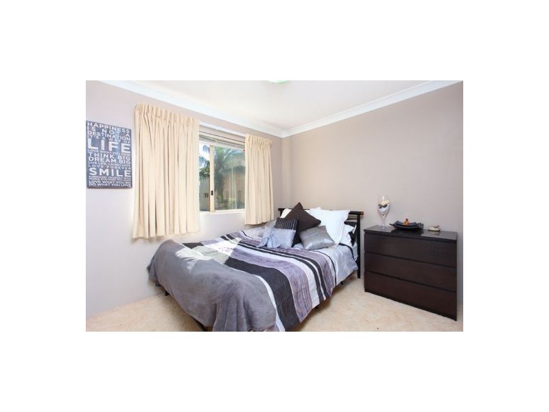 4/31 Crown Street, Holland Park QLD 4121