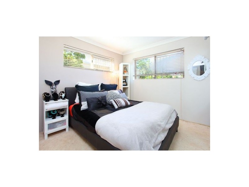 4/31 Crown Street, Holland Park QLD 4121