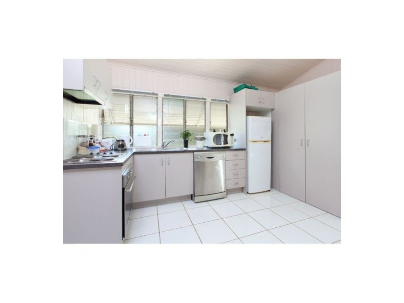 9 Woodford Street, Holland Park West QLD 4121