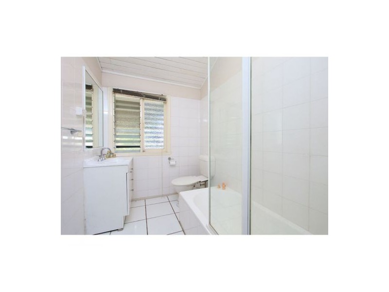 9 Woodford Street, Holland Park West QLD 4121