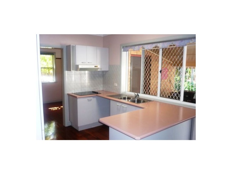 8 Brown Street, Camp Hill QLD 4152