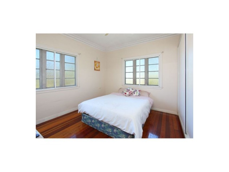 8 Tiburtina Crescent, Seven Hills QLD 4170