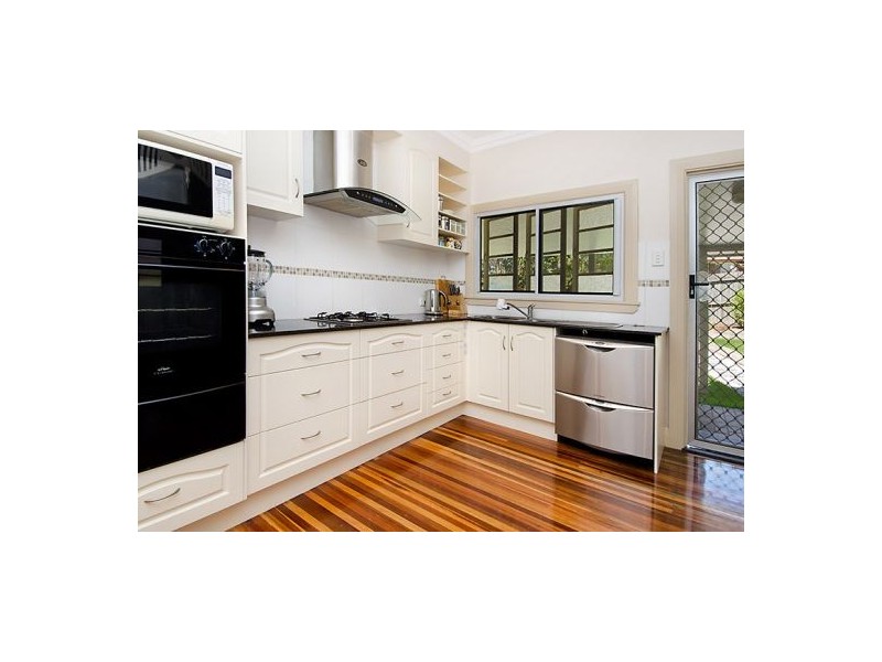 96 Boundary Rd, Camp Hill QLD 4152