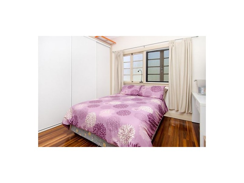 96 Boundary Rd, Camp Hill QLD 4152