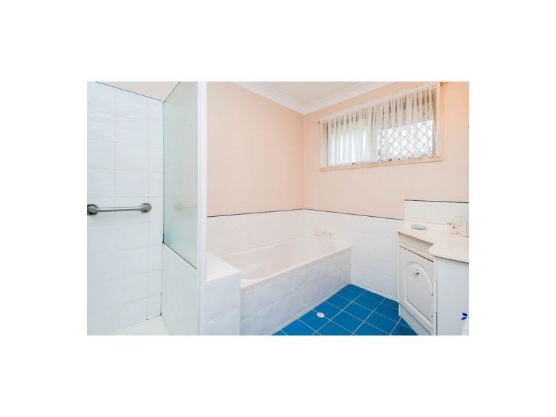 137 Sapphire Street, Holland Park QLD 4121