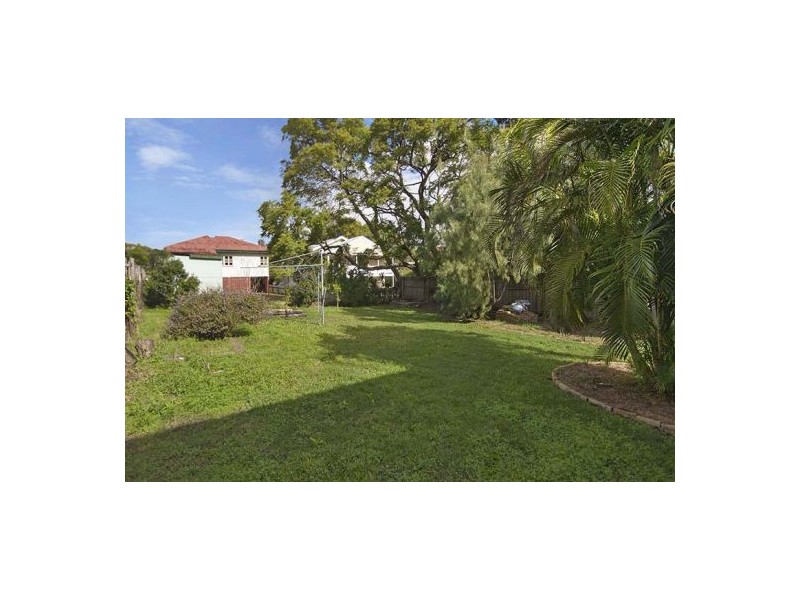 30 Norfolk St, Coorparoo QLD 4151