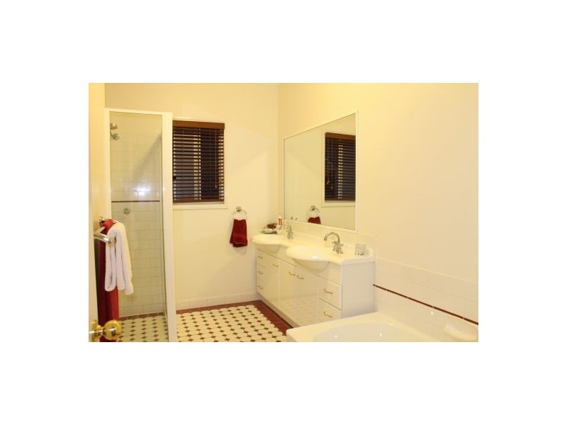 67 Raven Street, Camp Hill QLD 4152