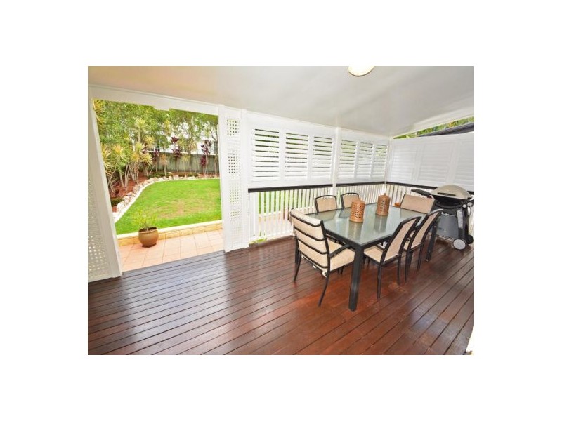 67a Raven Street, Camp Hill QLD 4152