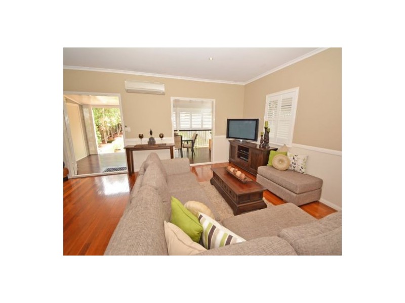 67a Raven Street, Camp Hill QLD 4152