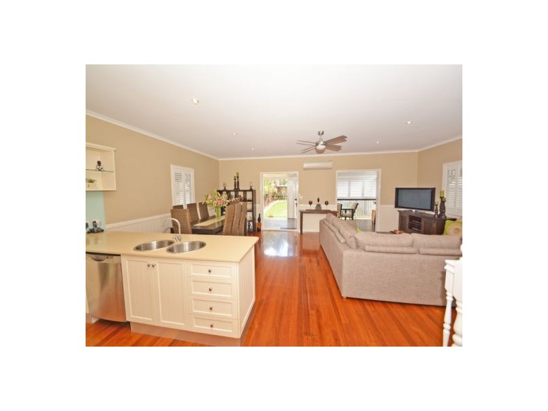 67a Raven Street, Camp Hill QLD 4152