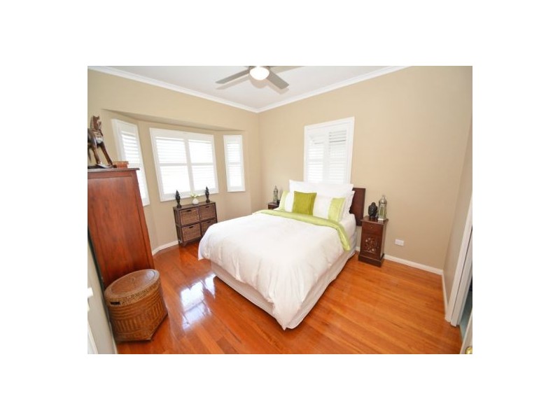 67a Raven Street, Camp Hill QLD 4152