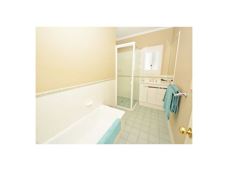 67a Raven Street, Camp Hill QLD 4152