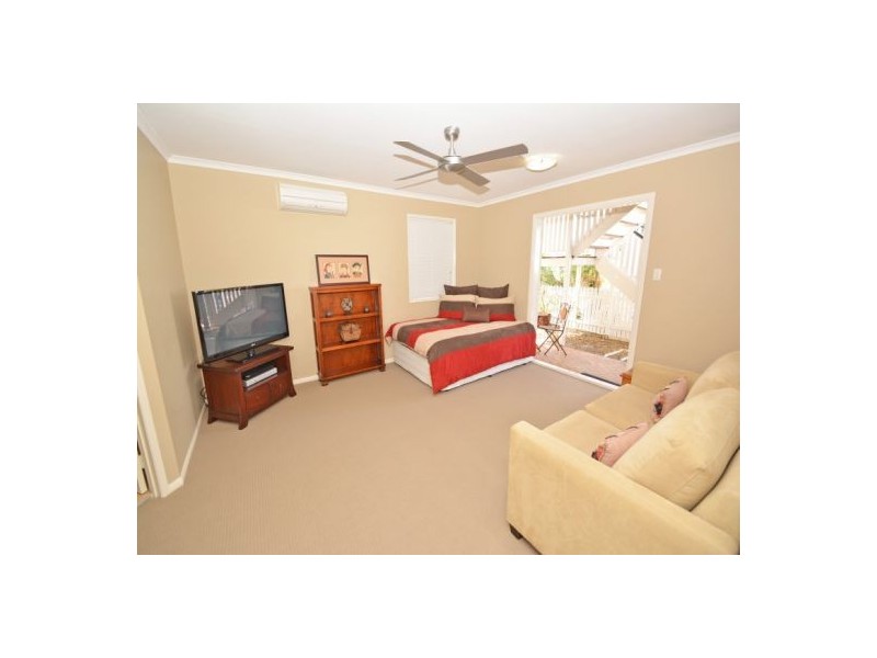 67a Raven Street, Camp Hill QLD 4152