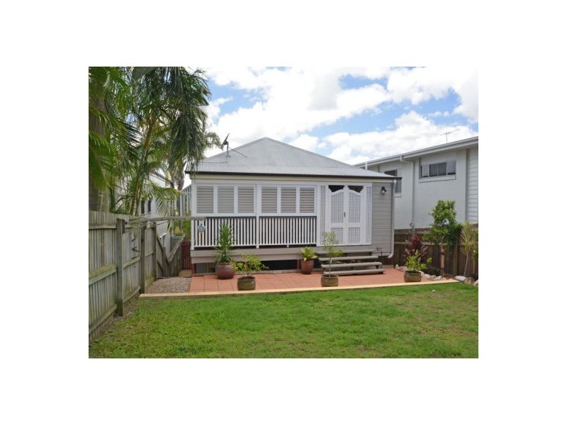 67a Raven Street, Camp Hill QLD 4152